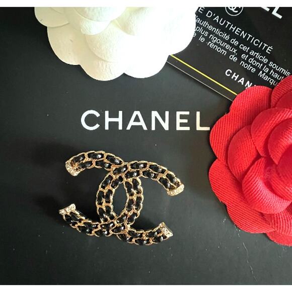 CHANEL Chain Black Leather Crystal Gold Brooch A23 (CHXX005) - Picture 3 of 9